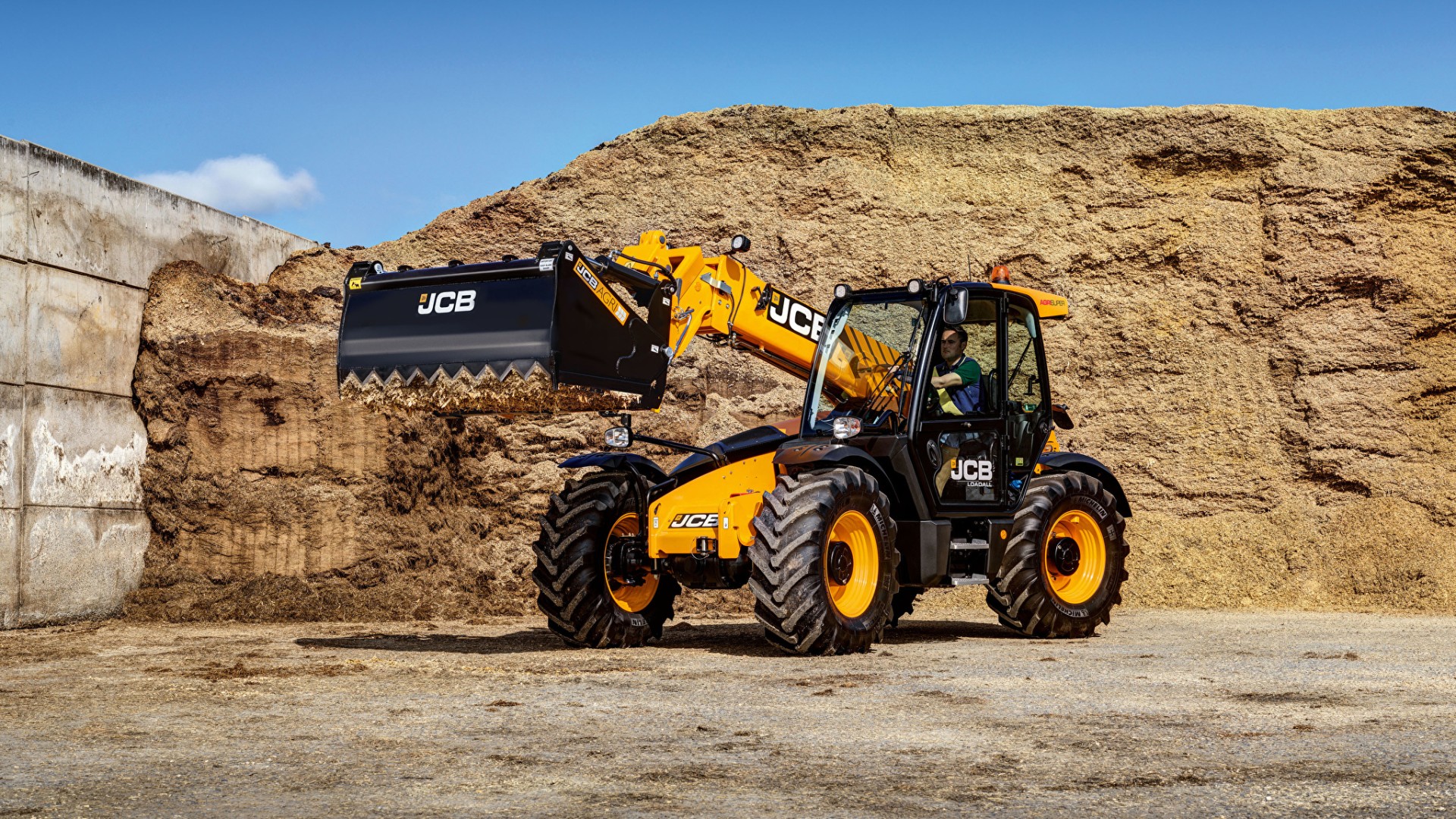 Аренда погрузчика JCB: преимущества бренда